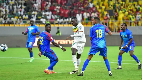 Quelle équipe termine première au goal average de ce Groupe D ?