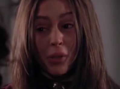 Que font les soeurs Halliwell quand Phoebe est tuée brûlée vive dans l'épisode futuriste ?