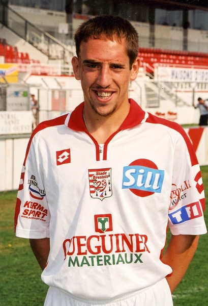 Lors de la saison 2003/2004 il porte les couleurs du Stade Brestois qui évolue alors en .....