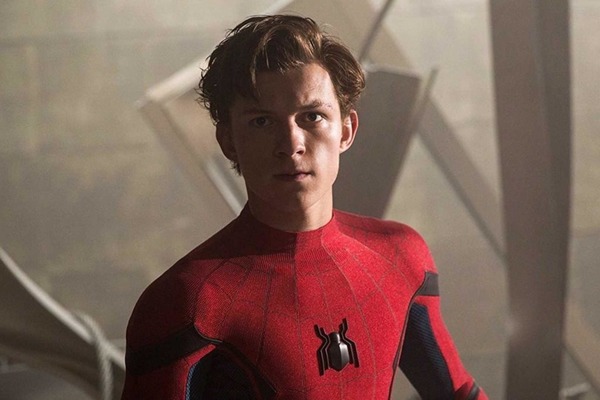 La première fois qu’il apparait sous le costume de Spider-Man, c’est dans :
