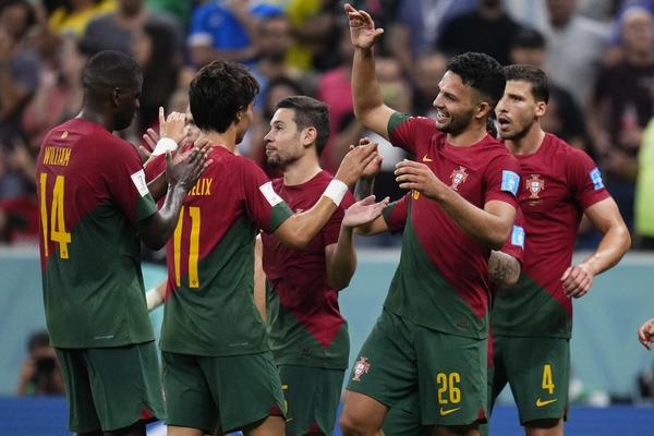Le Portugal élimine la Suisse sur le score de 6-1. Quel portugais a inscrit 3 buts au cours de ce match ?