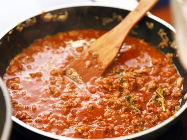 De quoi est composée la sauce bolognaise ?
