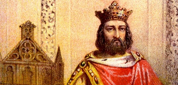 Quel surnom donnait-on aux rois mérovingiens à cause d’une particularité capillaire ?
