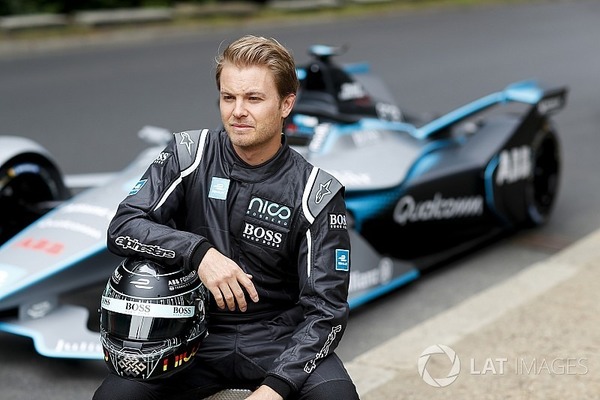 L'allemand Nico Rosberg a remporté le Championnat du Monde en :
