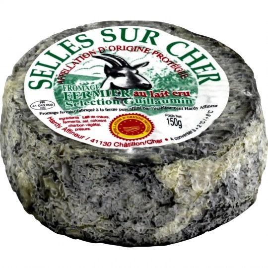 Homonyme d'une ville du Loir-et-Cher, ce fromage de chèvre a une croûte cendrée à la poudre de charbon de bois
