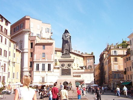 Laquelle de ces statues ne se trouve pas à Venise ?