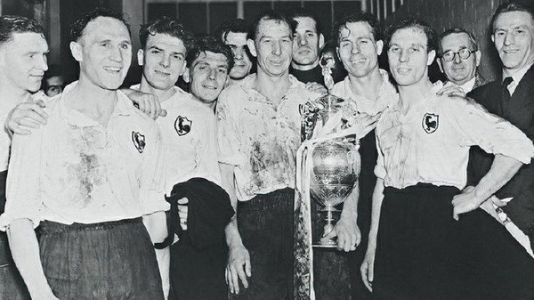 Quelle affirmation est fausse à propos du premier titre de Champion d'Angleterre des Spurs en 1951 ?