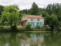 Comment surnomme-t-on parfois le Marais poitevin ?