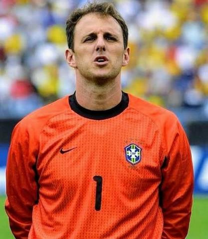 Le brésilien Rogério Ceni a inscrit 132 buts dans sa carrière. À quel club est-il resté fidèle tout au long de son parcours professionnel ?
