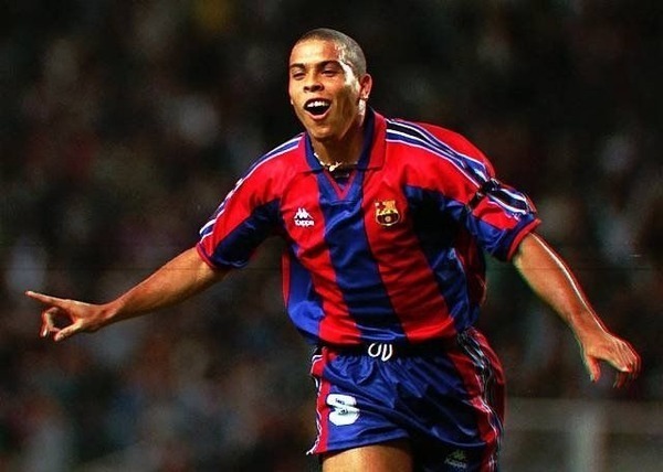 Combien de buts Ronaldo a-t-il inscrits au Fc Barcelone ?