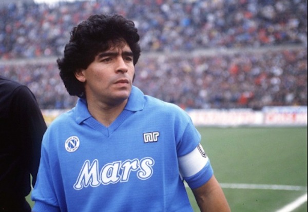 Pendant combien de saisons Diego Maradona est-il resté au SSC Naples ?