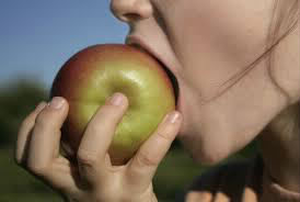 J'aimerais manger des pommes.