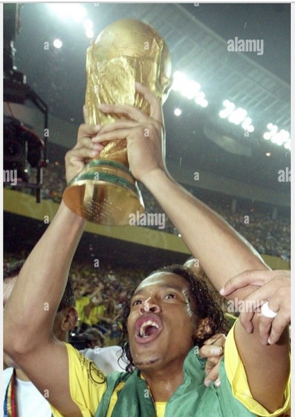 Contre quelle équipe remporte-t-il la finale de la coupe du monde 2002 ?