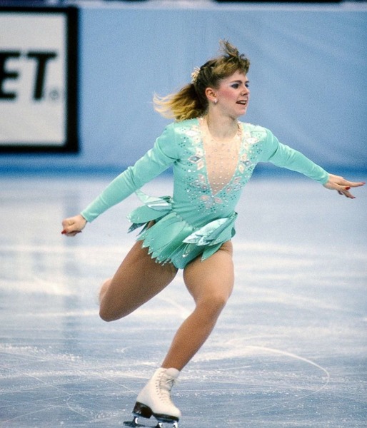 En quelle année Tonya Harding est-elle devenue la première patineuse américaine à réussir le triple axel ?