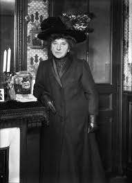 Qui a été surnommée la « suffragette française » ?