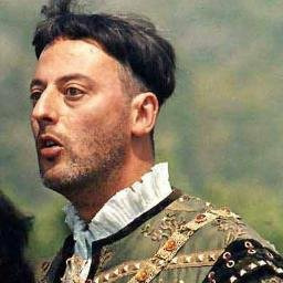 Un des principaux rôles joué par Jean Reno, dans le film "Les Visiteurs" de Jean-Marie Poiré et de ses suites :