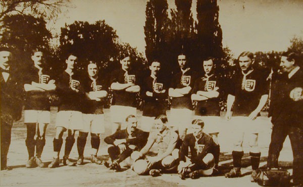 En 1902, pour son premier match officiel, l'équipe nationale hongroise s'incline 5-0 face à ......