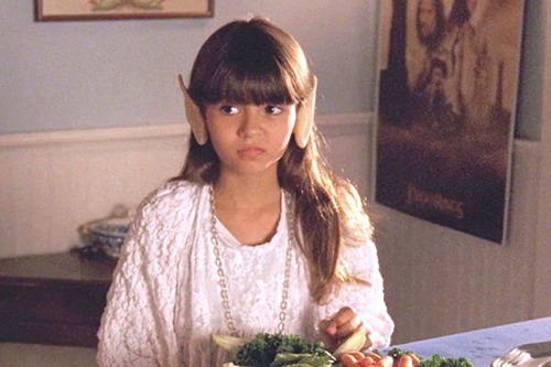 C'est à l'âge de 12 ans que Victoria lance sa carrière d'actrice en apparaissant dans un épisode de quelle série ?