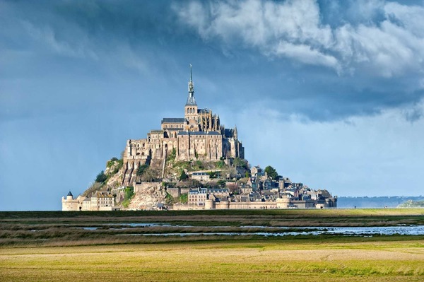Autrefois, comment était appelé le Mont-Saint-Michel ?