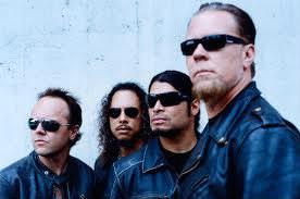 Il y a 5 membres dans le groupe Metallica.