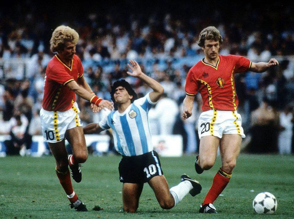 Mais les Diables sont éliminés au second tour après deux défaites contre...