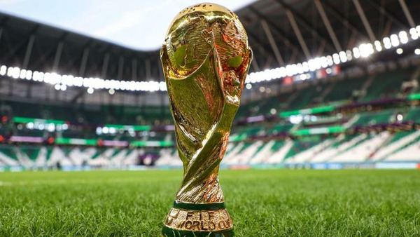 Qui est à ce jour le seul joueur de l'histoire a avoir disputé 3 finales consécutives de Coupe du Monde  ?
