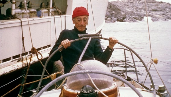 Océanographe, j’ai travaillé treize ans aux côtés du commandant Cousteau et depuis plusieurs années, je nage avec les cachalots pour étudier leur personnalité. Qui suis-je ?