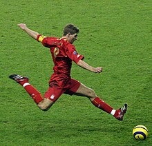 A la 59e minute, quel milanais commet une faute sur Steven Gerrard, offrant un penalty à Liverpool ?