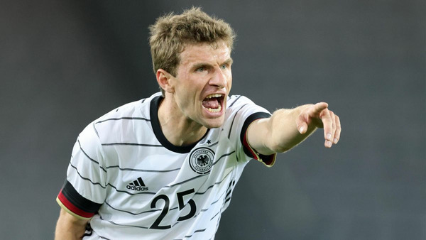 Attaquant mythique du football allemand, il s'agit de ?