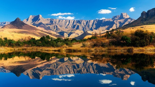 9. Quels sont les deux pays africains qui se partagent le massif du Drakensberg ?