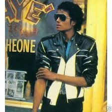 En 1984, Michael Jackson se brûle les cheveux lors du tournage d'une pub pour...