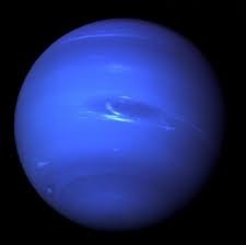 Quelle température a la surface de la planète Neptune ?