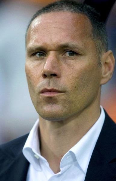 Il est toujours sélectionneur des Pays-Bas lors de l'Euro 2008.
