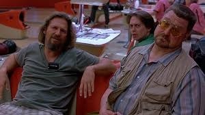Contre qui le trio d'amis doit-il se battre à la sortie du bowling dans "The Big Lebowski" (1998) ?
