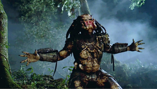 Quel acteur connu joue dans le 1er film " Predator " ?