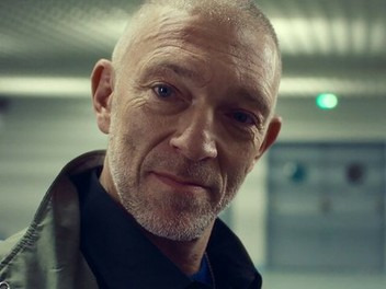 Réalisé par Bertrand de Langeron, quel est ce film avec Vincent Cassel à l'affiche ?