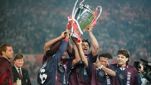 En 1995, l'Ajax remporte sa 4e Coupe d'Europe des Clubs Champions. Qui les Ajacides ont-ils battu en finale ?