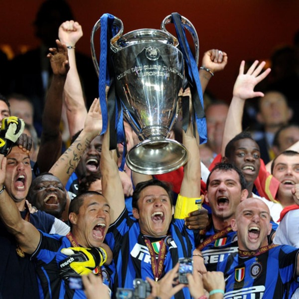 Le 22 mai 2010, l'Inter remporte sa troisième LDC en battant le Bayern Munich 2-0. Qui a inscrit les deux buts de cette finale ?