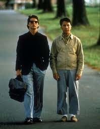 Tom Cruise rencontre son grand frère Dustin Hoffman souffrant d'autisme dans ce film très connu.
