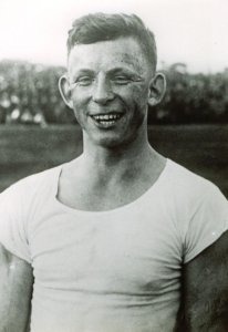 Quel joueur a inscrit 4 buts lors du légendaire Bresil-Pologne de 1938 ?