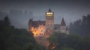 Surnomé"le château de Dracula"  Quel est ce château situé en Roumanie  ?