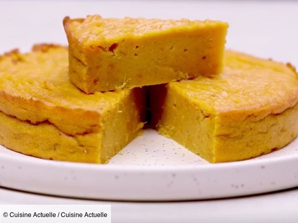 Que trouve-t-on dans le gâteau patate, servi à La Réunion et aux Antilles françaises ?