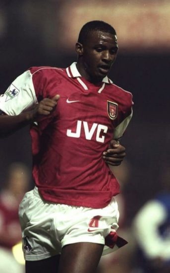 En 1996 il rejoint Arsenal. Pour sa première saison chez les Gunners, quel français ne fait pas encore partie de ses coéquipiers ?
