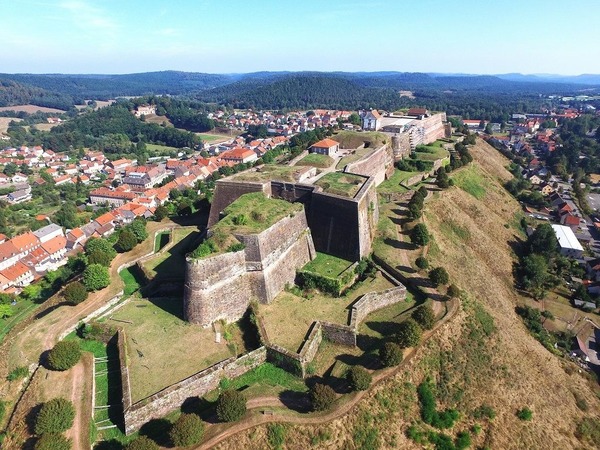 Quel roi est à l'origine de la création de la Citadelle "Vauban" de la ville de Bitche ?