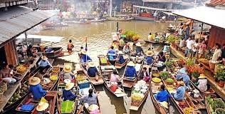 Quelle est la particularité du marché de Taling Chan à Bangkok ?