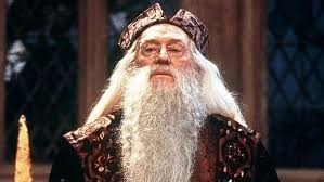 Quel acteur interprète le rôle Albus Dumbledore  ?