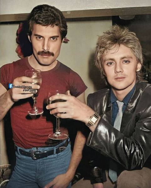 Qui était le batteur du mythique groupe Queen ?