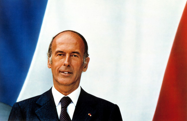 À qui Valéry Giscard d'Estaing était-il opposé lors du second tour de l'élection presidentielle de 1974 ?