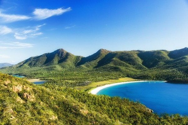 À quel pays est rattachée la Tasmanie et ses mille petites îles ?