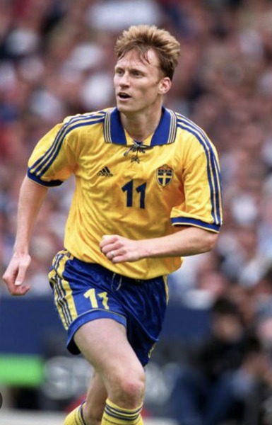 En 1994, le Lillois Kenneth Andersson flambe à la Coupe du Monde, avec 5 buts inscrits. Pour quel club le suédois quitte-t-il, étonnamment, le Nord ?